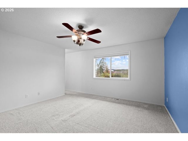 1010 E 2ND St, Yamhill, OR 97148