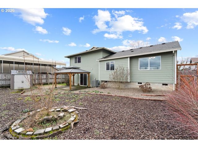 1010 E 2ND St, Yamhill, OR 97148