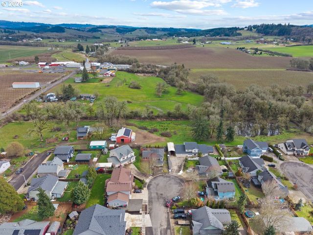 1010 E 2ND St, Yamhill, OR 97148