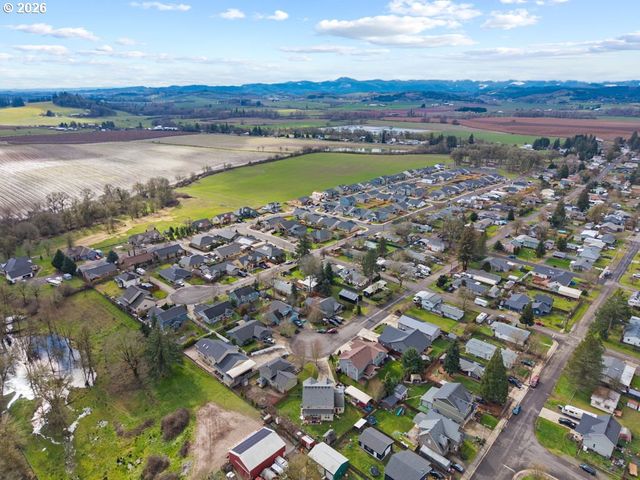 1010 E 2ND St, Yamhill, OR 97148