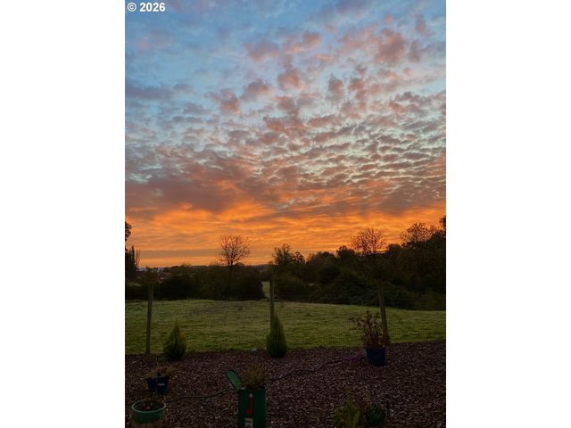 1010 E 2ND St, Yamhill, OR 97148