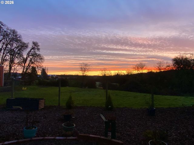 1010 E 2ND St, Yamhill, OR 97148