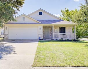 115 Loryn DR, Hutto, TX 78634