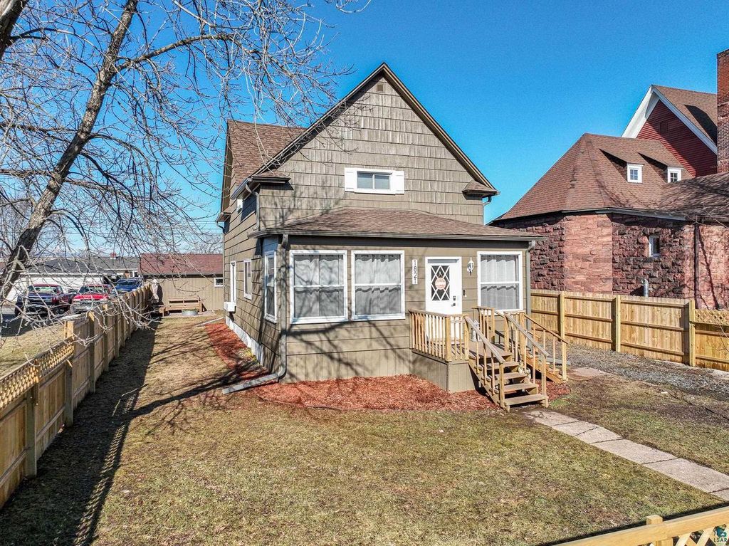 1821 4th St, Superior, WI 54880