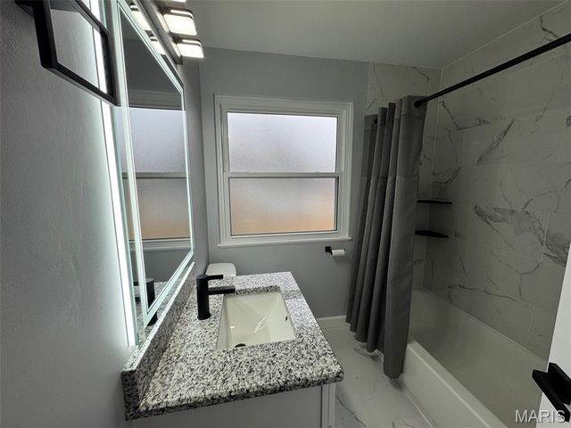 725 Hazelvalley Drive, Hazelwood, MO 63042