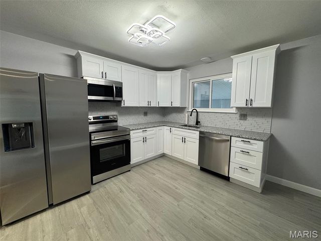 725 Hazelvalley Drive, Hazelwood, MO 63042