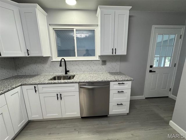 725 Hazelvalley Drive, Hazelwood, MO 63042