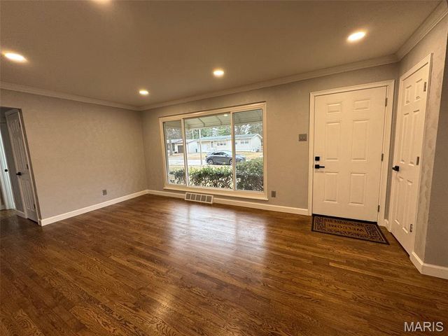 725 Hazelvalley Drive, Hazelwood, MO 63042