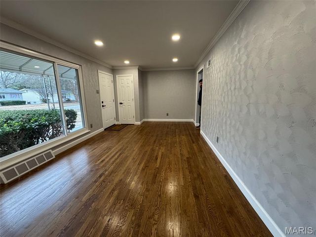 725 Hazelvalley Drive, Hazelwood, MO 63042