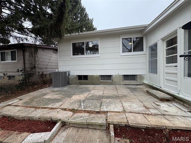 725 Hazelvalley Drive, Hazelwood, MO 63042