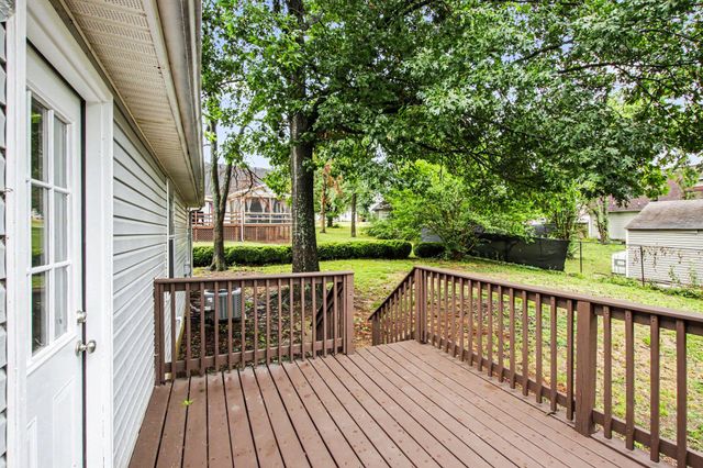 203 Blue Lake Ln, La Vergne, TN 37086