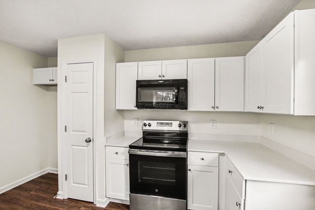 203 Blue Lake Ln, La Vergne, TN 37086