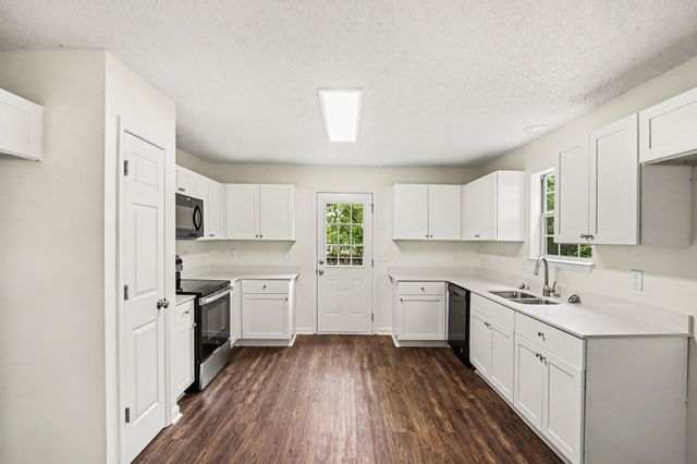 203 Blue Lake Ln, La Vergne, TN 37086