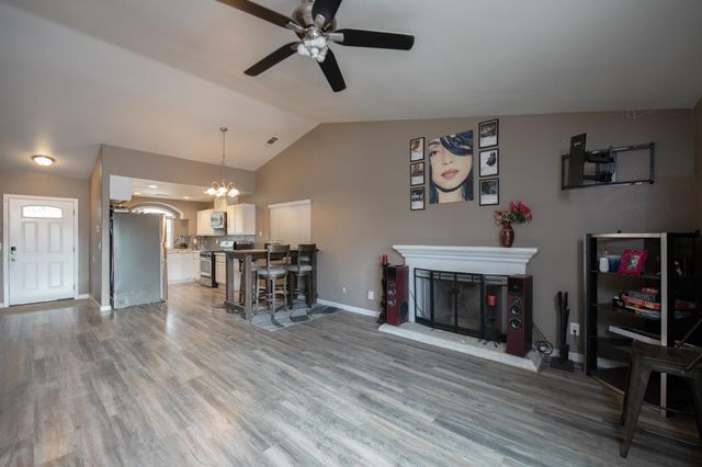 338 N Filbert Avenue, Clovis, CA 93611