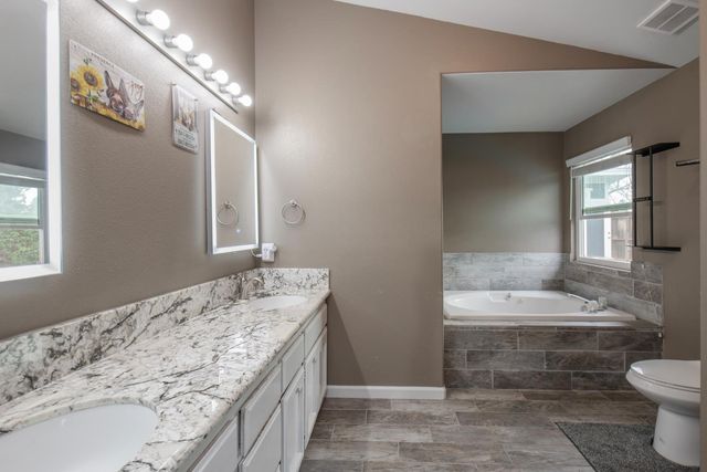 338 N Filbert Avenue, Clovis, CA 93611