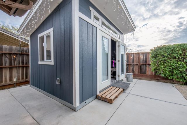 338 N Filbert Avenue, Clovis, CA 93611