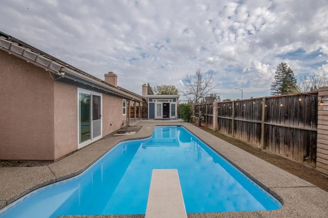 338 N Filbert Avenue, Clovis, CA 93611