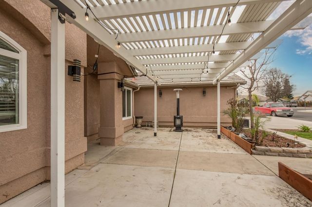 338 N Filbert Avenue, Clovis, CA 93611