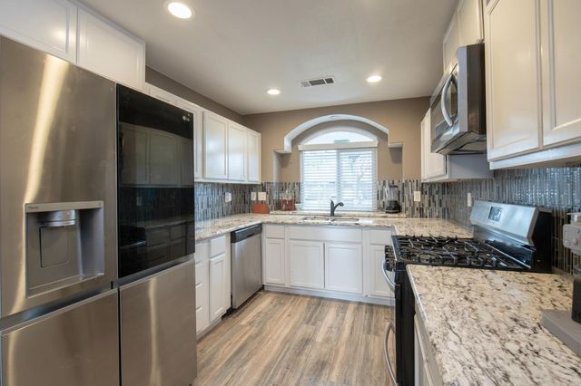 338 N Filbert Avenue, Clovis, CA 93611