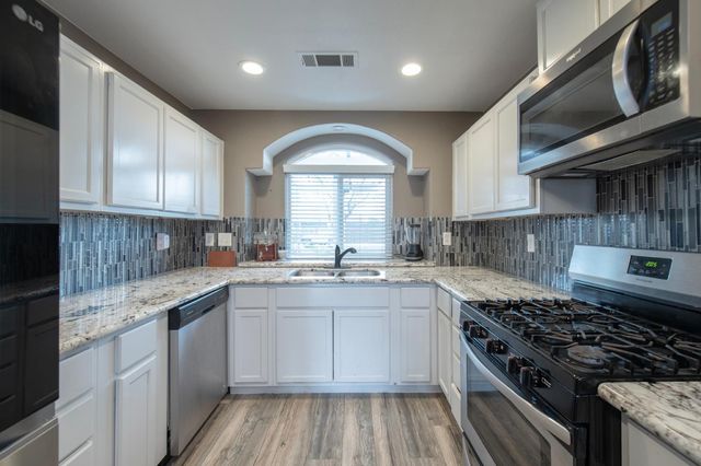 338 N Filbert Avenue, Clovis, CA 93611