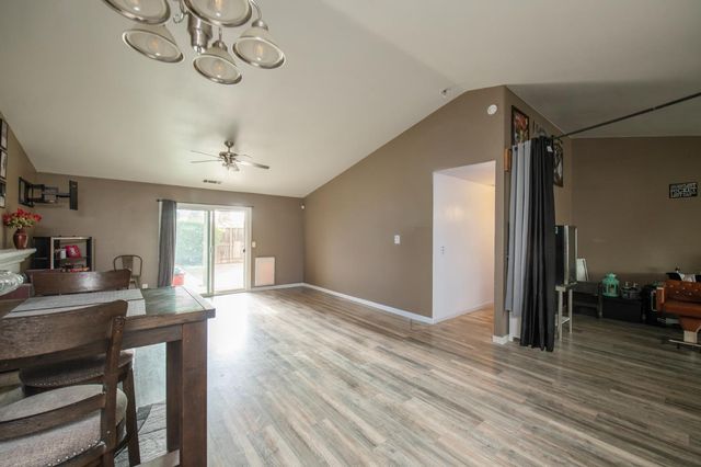 338 N Filbert Avenue, Clovis, CA 93611