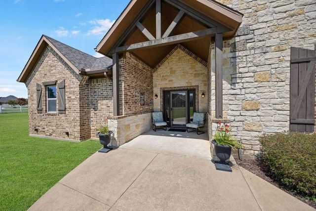 577 Hidden Lakes Boulevard, Gunter, TX 75058