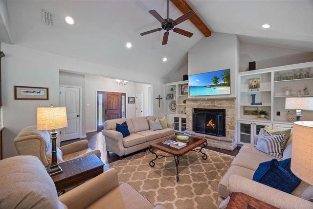 577 Hidden Lakes Boulevard, Gunter, TX 75058