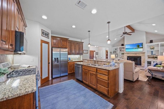 577 Hidden Lakes Boulevard, Gunter, TX 75058