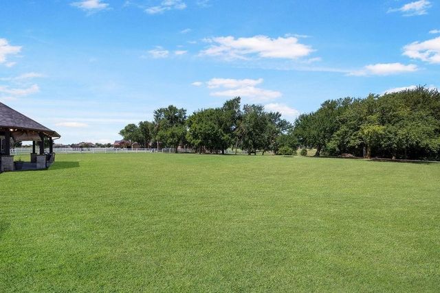 577 Hidden Lakes Boulevard, Gunter, TX 75058