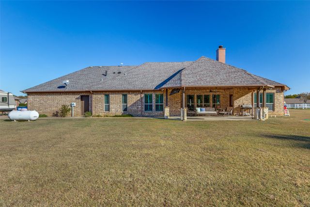 577 Hidden Lakes Boulevard, Gunter, TX 75058