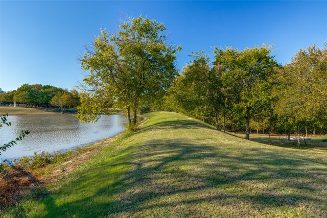 577 Hidden Lakes Boulevard, Gunter, TX 75058
