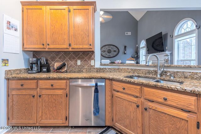 2382 Oak Creek Drive, Hernando, MS 38632