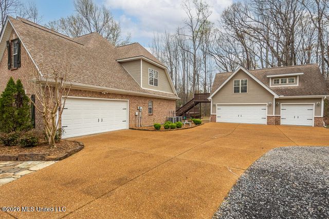 2382 Oak Creek Drive, Hernando, MS 38632