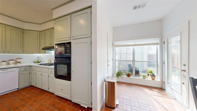 705 Walker Street, Bryan, TX 77802