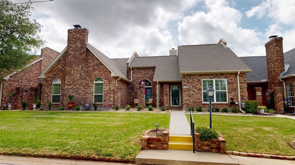 705 Walker Street, Bryan, TX 77802