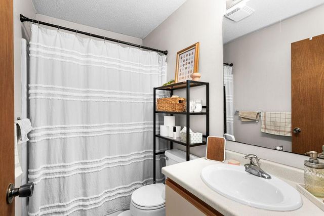 2425 Vermilion Road, Duluth, MN 55803