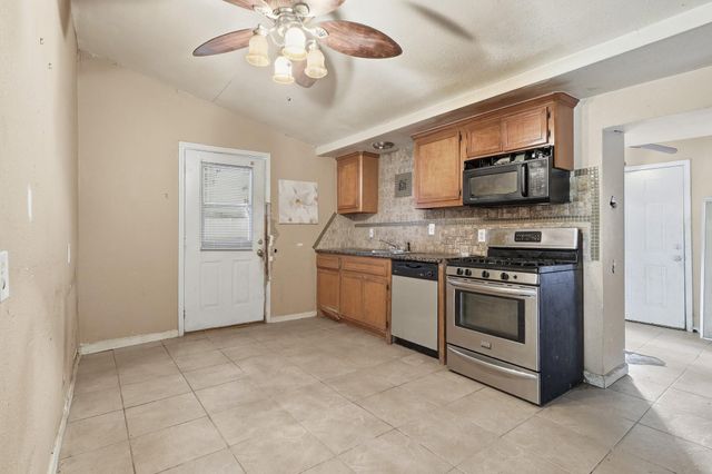 2533 Wall Street, Houston, TX 77088