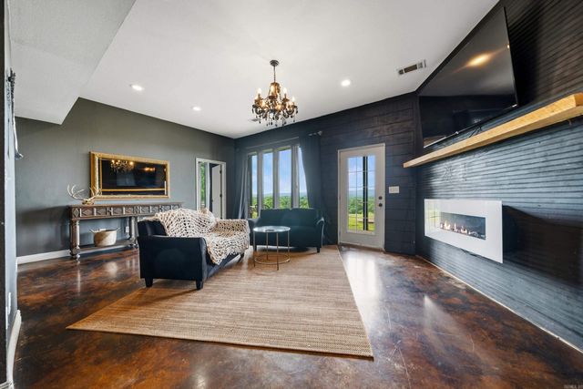 115 East Hawkview Place, Royal, AR 71968