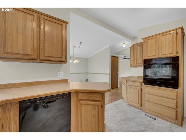 1244 CHURCHILL Dr, Oakland, OR 97462