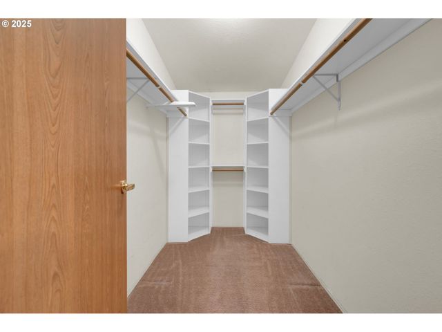 1244 CHURCHILL Dr, Oakland, OR 97462