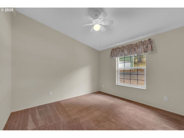 1244 CHURCHILL Dr, Oakland, OR 97462