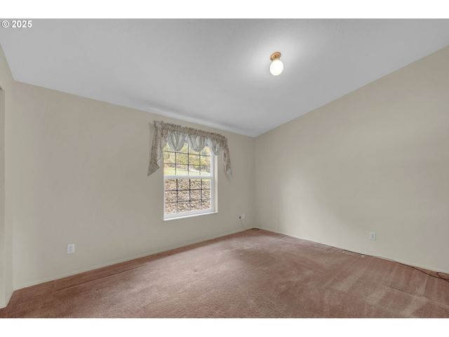 1244 CHURCHILL Dr, Oakland, OR 97462