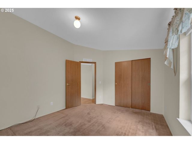 1244 CHURCHILL Dr, Oakland, OR 97462