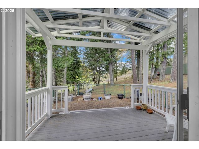 1244 CHURCHILL Dr, Oakland, OR 97462