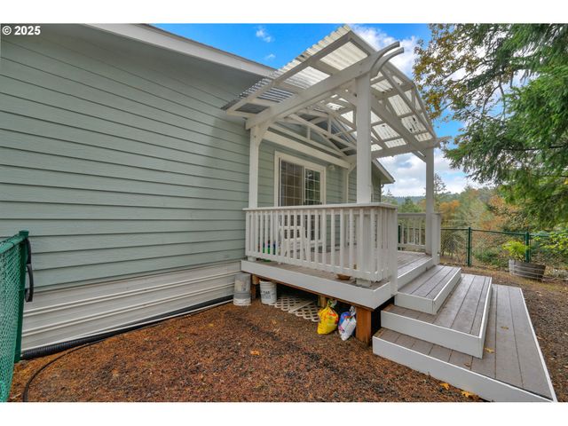 1244 CHURCHILL Dr, Oakland, OR 97462