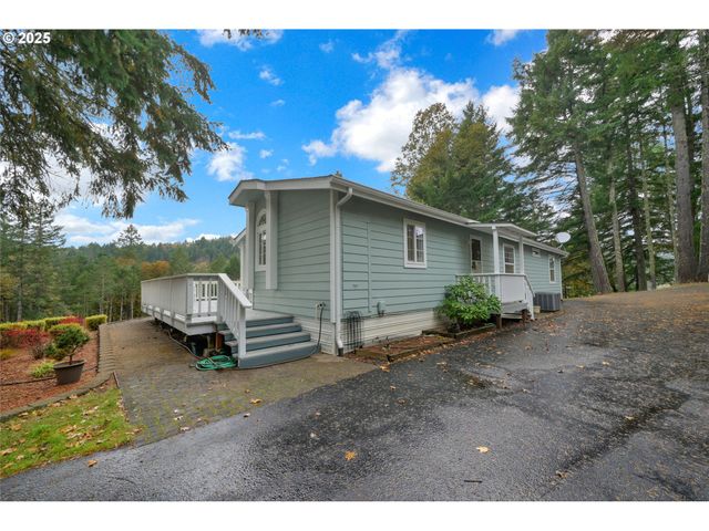 1244 CHURCHILL Dr, Oakland, OR 97462