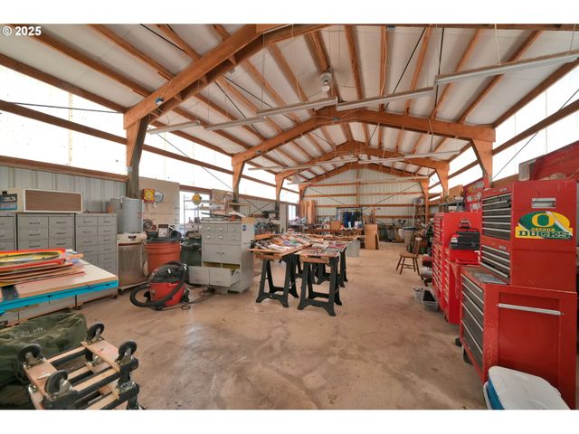 1244 CHURCHILL Dr, Oakland, OR 97462