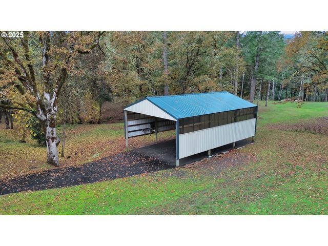 1244 CHURCHILL Dr, Oakland, OR 97462