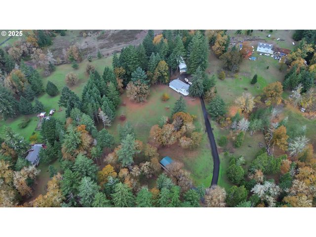 1244 CHURCHILL Dr, Oakland, OR 97462