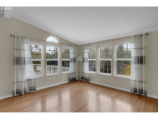 1244 CHURCHILL Dr, Oakland, OR 97462